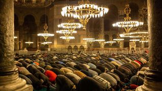 La celebración conmemora la revelación del Corán al profeta Mahoma. La celebración conmemora la revelación del Corán al profeta Mahoma.