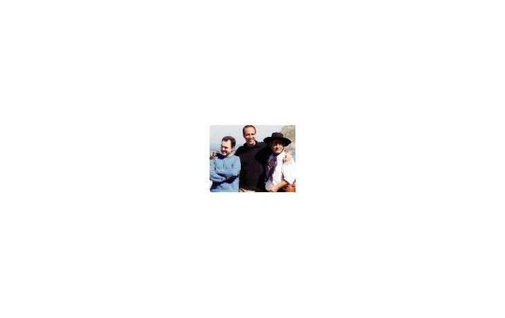 ámbito.com | Carlos Sorín (izq.) junto a sus actores