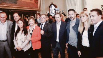 Compañeros. Alberto Descalzo (Ituzaingó), Fernando Gray (Esteban Echeverría). Gustavo Menéndez (Merlo) y Verónica Magario (La Matanza) integran el bloque de intendentes PJ que rechazan desdoblar la elección.