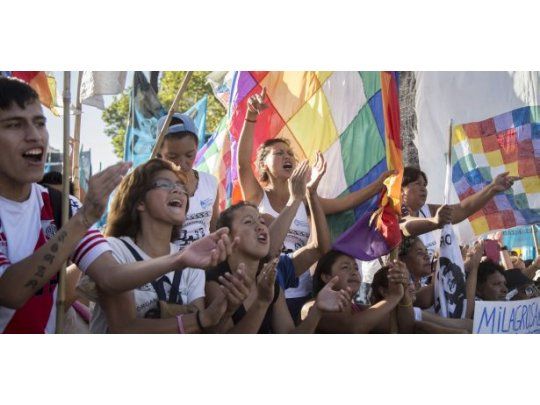 Diversas agrupaciones sociales, políticas y de DDHH se movilizaron a Plaza de Mayo.