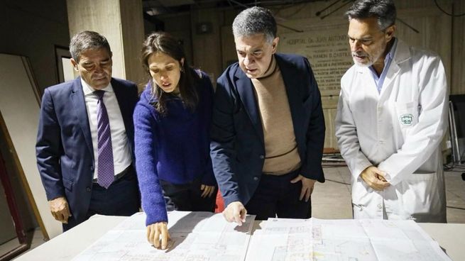 El mandatario porteño supervisó las obras en el Hospital Fernández junto al ministro de Salud, Fernán Quirós.