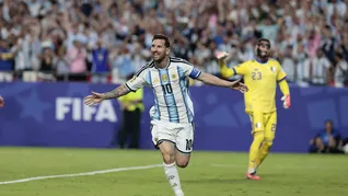 Con su gran actuacióna y su hat trick ante Argelia, Lionel Messi hizo disparar la búsqueda de su camiseta y de sus botines F50. Con su gran actuacióna y su hat trick ante Argelia, Lionel Messi hizo disparar la búsqueda de su camiseta y de sus botines F50.