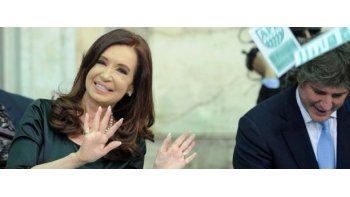ámbito.com | La presidente, Cristina de Kirchner al ingresar a la Asamblea Legislativa. Atras su vice y titular el cuerpo, Amado Boudou.