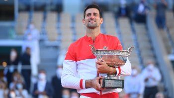 El tenista serbio Novak Djokovic se consagró hoy campeón de Roland Garros﻿.