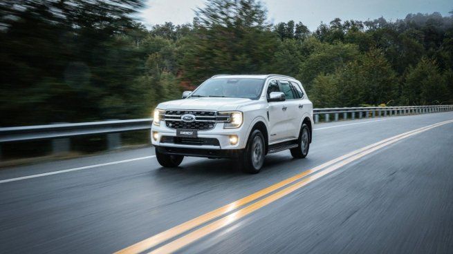 Ford ofrece la versión Titanium 2.3 con tracción 4x4 del SUV Everest.
