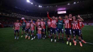Chivas goleó 4-1 a Atlas en el Clásico Tapatío, con tres goles de Armando Hormiga González y se ubica en zona de Play-In. Chivas goleó 4-1 a Atlas en el Clásico Tapatío, con tres goles de Armando Hormiga González y se ubica en zona de Play-In.