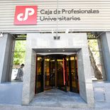 Sigue la polémica por la asignación de una partida extra para directores de la Caja de Profesionales. Sigue la polémica por la asignación de una partida extra para directores de la Caja de Profesionales.