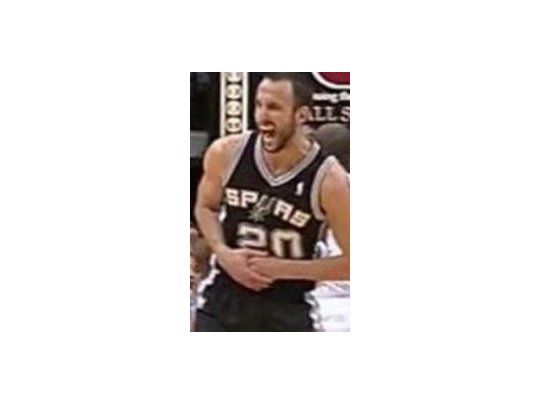 Ginóbili, gritando de dolor.