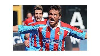 Gonzalo Bergessio festeja su gol.