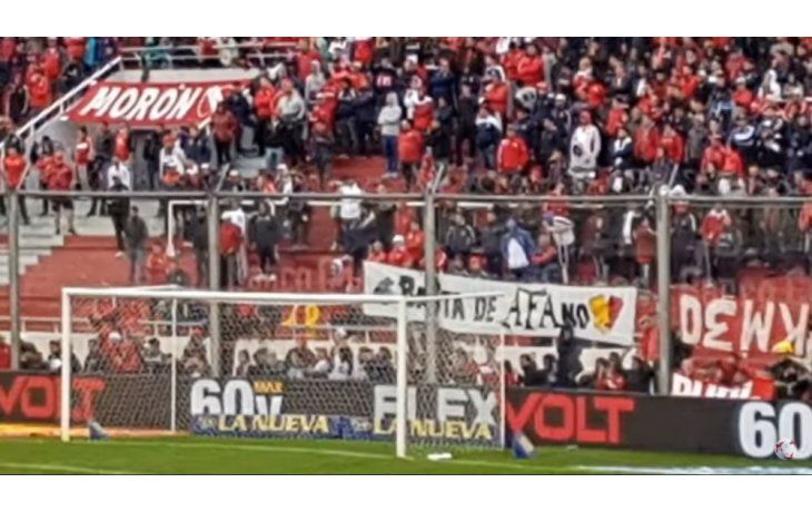 La tribuna Sur del estadio Libertadores de América fue el escensario del conflicto en el que la policía reprimió a los hinchas tras un enfrentamiento por una bandera contra la Asociacióndel Fútbol Argentino (AFA).
