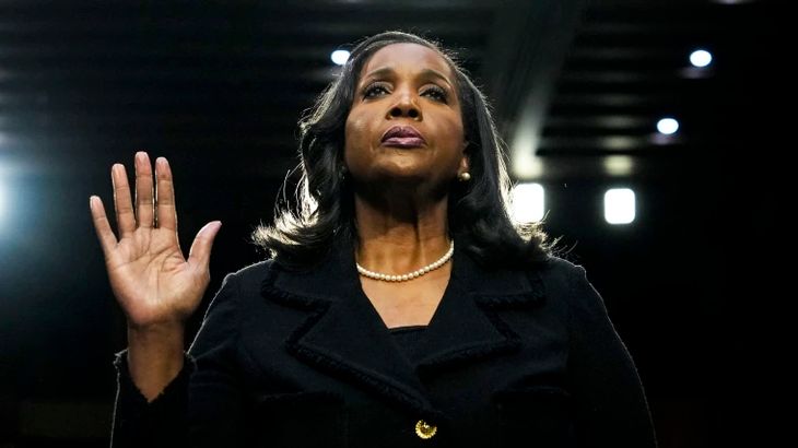 The governor of the Federal Reserve alleges that the former president violated federal norms to dismiss her. The governor of the Federal Reserve alleges that the former president violated federal norms to dismiss her.