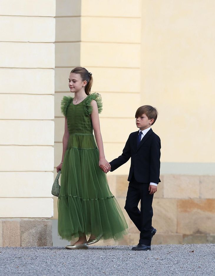 Estela from Sweden with her brother. Estela from Sweden with her brother.