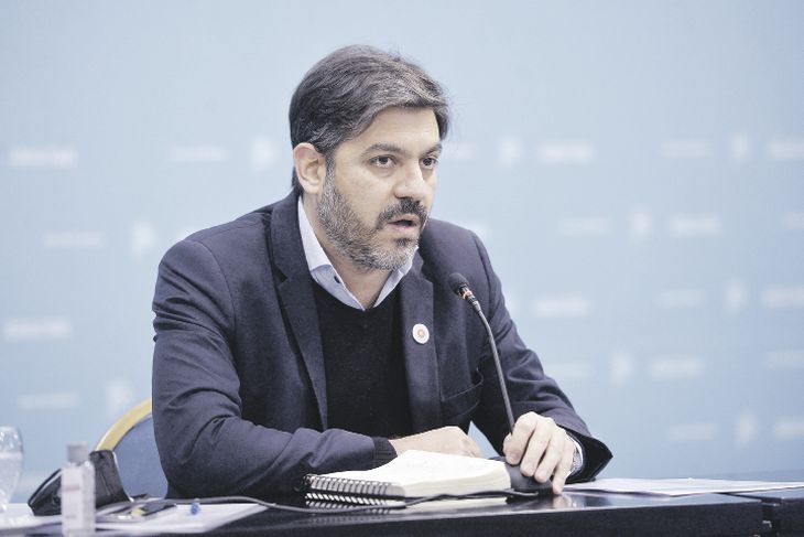 Carlos Bianco rejected the unions' request to declare December 23 and 30 a holiday. Carlos Bianco rejected the unions' request to declare December 23 and 30 a holiday.