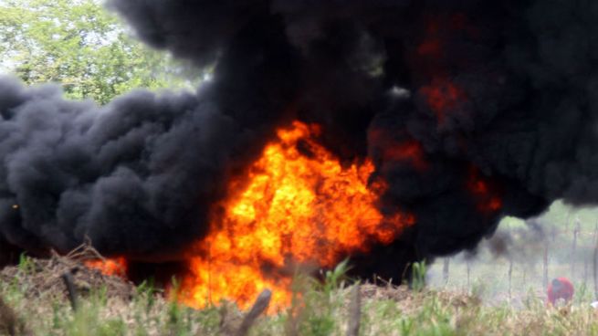 En 1995 estallan tres gasoductos en Tabasco, mientras quinientas poblaciones se suman al llamado de desobediencia civil.