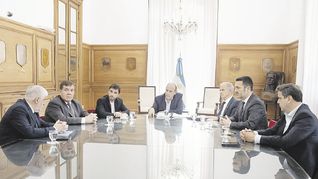 Deshielo. El ministro del Interior, Guillermo Francos, recibió ayer al gobernador de Chubut, Ignacio Torres, y al intendente de General Pueyrredón, Guillermo Montenegro. El Gobierno aceptó rediscutir cambios en el sector.