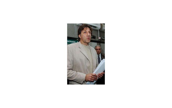 Sergio Marchi sostuvo que no se puede restringir la libertad de un futbolista de trabajar.
