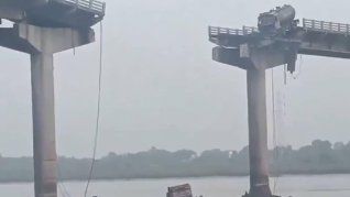 Así quedó el puente que colapsó en India