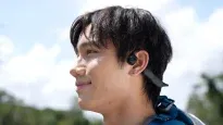 Parecen unos simples auriculares, este aparato cumple varias funciones extra que lo destacan.