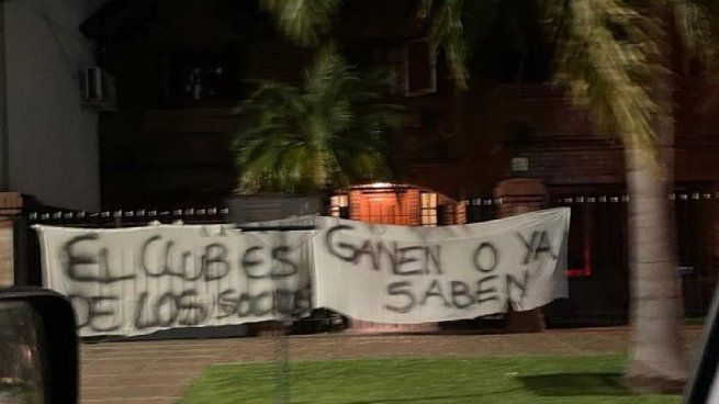 Amenaza. El mensaje que apareció en la puerta de la casa del presidente de Colón. 