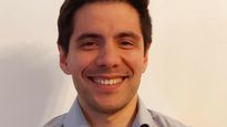 Brau es licenciado en economía de la Universidad de Buenos Aires (UBA), con una maestría en finanzas de la Universidad del CEMA (UCEMA).