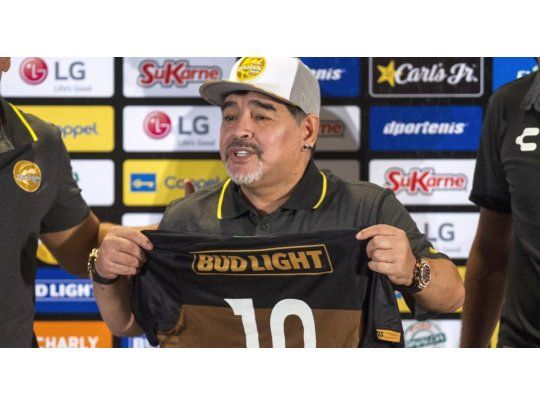 Diego Maradona fue presentado en Dorados de Sinaloa, su nuevo equipo.