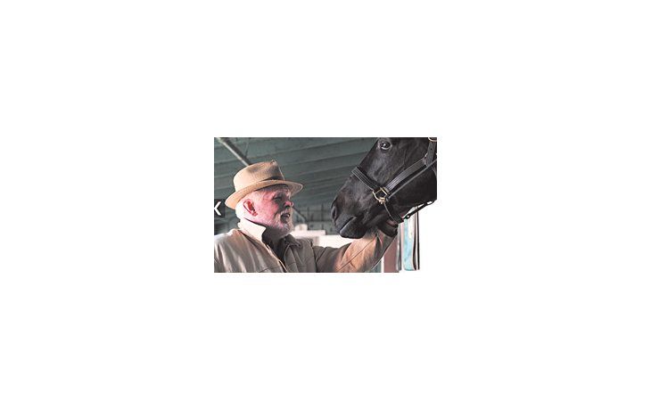 Atrapa la nueva miniserie de HBO «Luck», en la que Nick Nolte encarna al entrenador-propietario de un caballo. Dustin Hoffman es otro de los protagonistas.