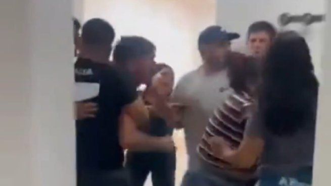 Una pareja agredió a dos médicos durante un cambio de horario en la guardia.