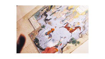 Un fragmento del «Shahnameh» (Libro de Reyes) del sha Tahmasp de Persia que batió el record para una obra de arte islámico al subastarse ayer en Londres por 12 millones de dólares.
