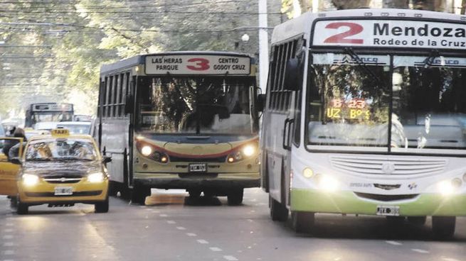 foco. “No es solo que no hay, además no hay precio”, dijo desde Tucumán el vice de la Asociación de Empresarios del Transporte Automotor, Jorge Berreta, respecto del gasoil, en una postal que se da en otros distritos.