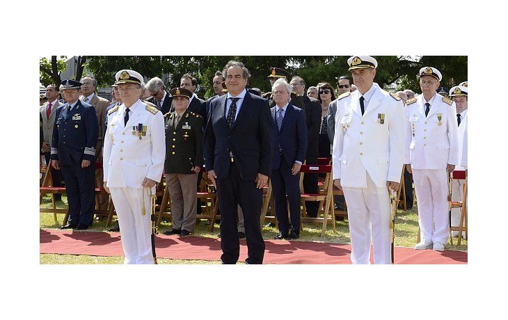 El ministro de Defensa, Julio Martínez, encabezó la ceremonia de juramento y puesta en funciones