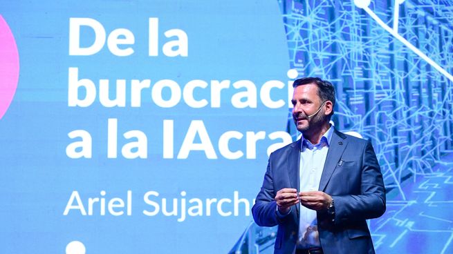 Necesitamos una ciudadanía inteligente que sepa convivir, interactuar y producir en esta era de revolución digital”, remarcó Sujarchuk