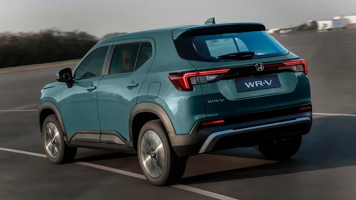 Sus 4,32 metros de largo y 2,65 metros entre ejes lo ubican muy cerca del HR-V, aunque con un baúl más grande (458 litros) y un despeje de 22,5 centímetros, ideal para caminos desparejos o de montaña.