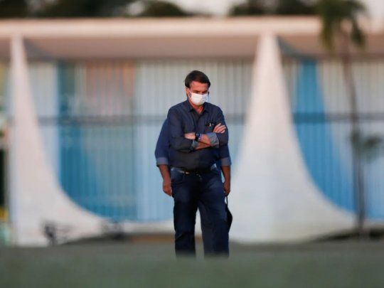 El presidente de Brasil, Jair Bolsonaro, volvi&oacute; a dar positivo en el test de coronavirus.