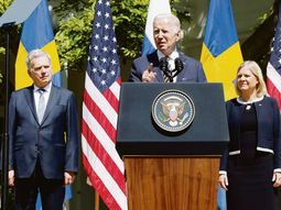 AMPLIACIÓN. Joe Biden recibió ayer en la Casa Blanca a la primera ministra de Suecia, Magdalena Andersson, y al presidente de Finlandia, Sauli Niinistö, para expresar su apoyo encendido al ingreso de ambos países a la OTAN.