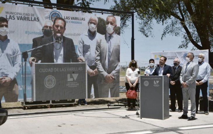 Gestión. En su paso por Varillas, Gill destacó el avance de las obras que se están realizando en la provincia de Córdoba.