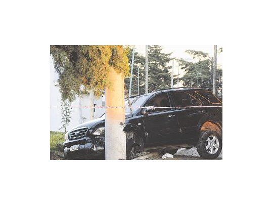 MISTERIO. La camioneta en la que aparecieron muertos el cirujano y su esposa sería propiedad de un funcionario.