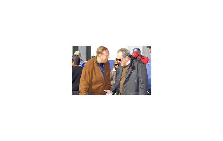 Otros tiempos. Aventín y Traverso dialogan en Potrero de los Funes. El excorredor fue un consultor en la remodelación del autódromo.