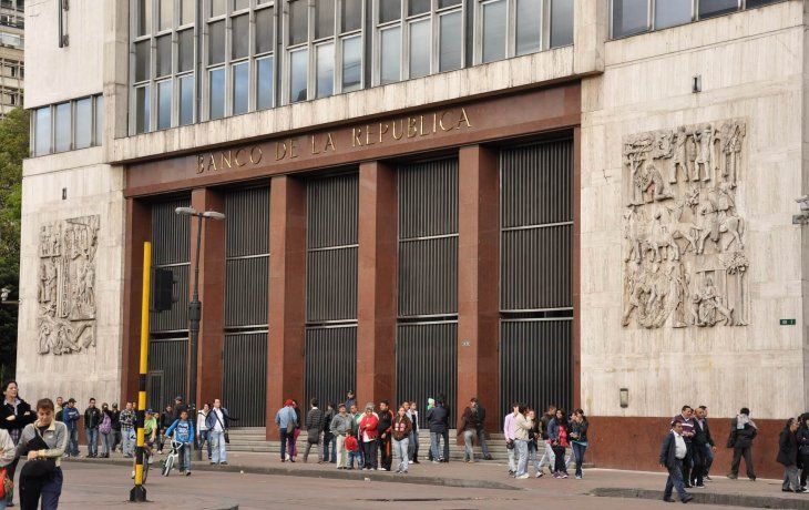 El Ministerio de Hacienda proyecta que la economía colombiana se expandirá un 4,3% en 2022, inferior a lo proyectado por el Banco Central.