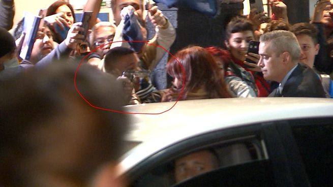 Un hombre intentó dispararle a Cristina Kirchner.&nbsp;
