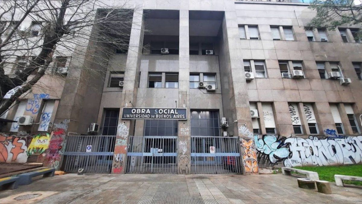 Un joven de 22 años murió tras arrojarse desde el tercer piso de un edificio de la UBA