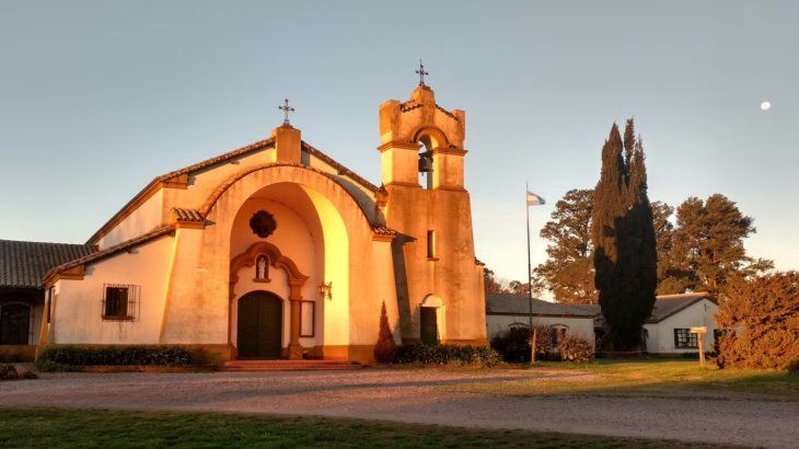 En el monasterio se prepara la mayor cantidad de la producción del queso gouda de la ciudad. En el monasterio se prepara la mayor cantidad de la producción del queso gouda de la ciudad.