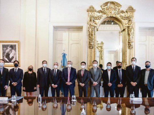Salón Blanco. El presidente Alberto Fernández y enviados de China. 