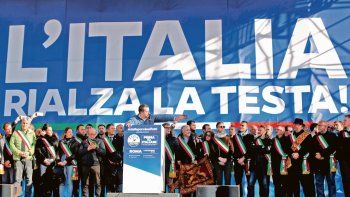 NACIONALISMO. Italia levanta la cabeza, uno de los eslogan de Liga Norte, el movimiento populista y xenófobo que catapultó a Matteo Salvini (centro) al Gobierno italiano.