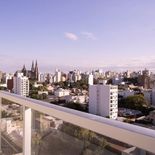 Vista hacia el centro de La Plata, la capital de la provincia donde se espera que la actividad inmobiliaria vuelva a recuperarse para el cierre de 2026.