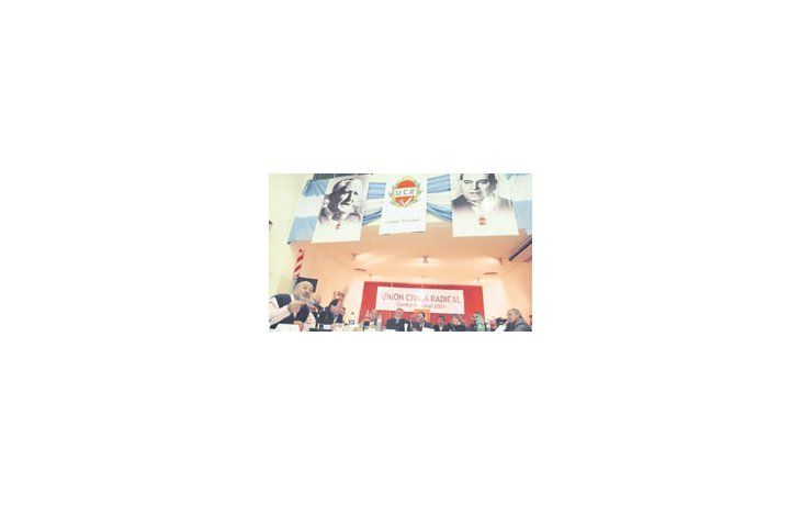 ámbito.com | El Comité Federal de la UCR debatió ayer por casi ocho horas sin definir un apoyo explícito a la candidatura de Roberto Lavagna. El jefe del partido, Roberto Iglesias, criticó duramente a los gobernadores radicales alineados con la Casa Rosada.