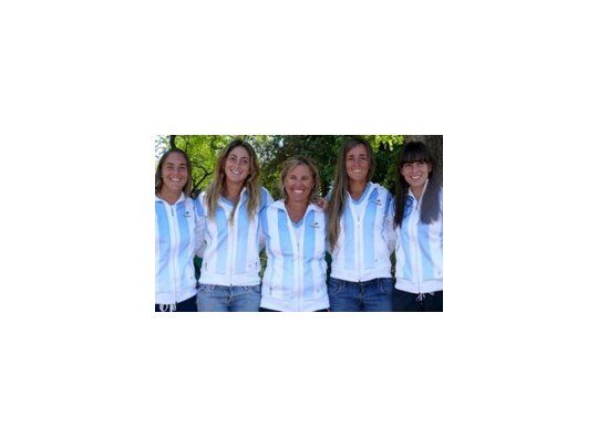 En el centro Bettina Fulco, capitana del equipo.