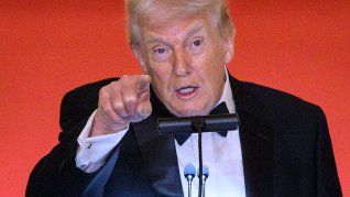 Donald Trump subrayó, durante una entrevista telefónica con Reuters este jueves, su intención de intervenir directamente en la sucesión del ayatolá Alí Jamenei, fallecido al inicio del conflicto. Donald Trump subrayó, durante una entrevista telefónica con Reuters este jueves, su intención de intervenir directamente en la sucesión del ayatolá Alí Jamenei, fallecido al inicio del conflicto.