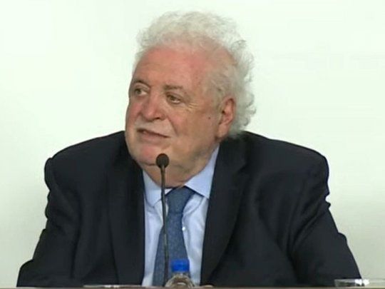 El ministro de Salud, Gin&eacute;s Gonz&aacute;lez Garc&iacute;a llam&oacute; a no tener p&aacute;nico frente al coronavirus.&nbsp;