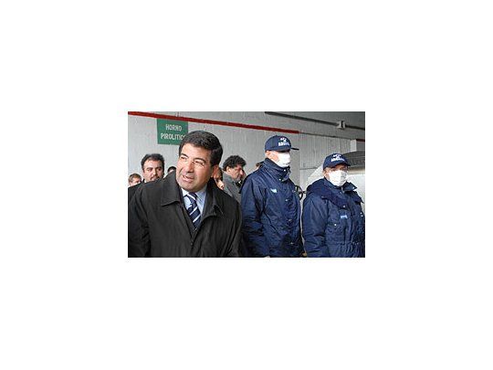 El titular de AFIP, Ricardo Echegaray, presenció el inicio de la quema de la droga.
