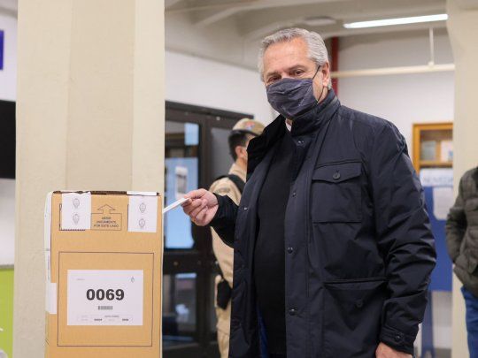 Votó Alberto Fernández: Las elecciones se llevan adelante con mucha tranquilidad.